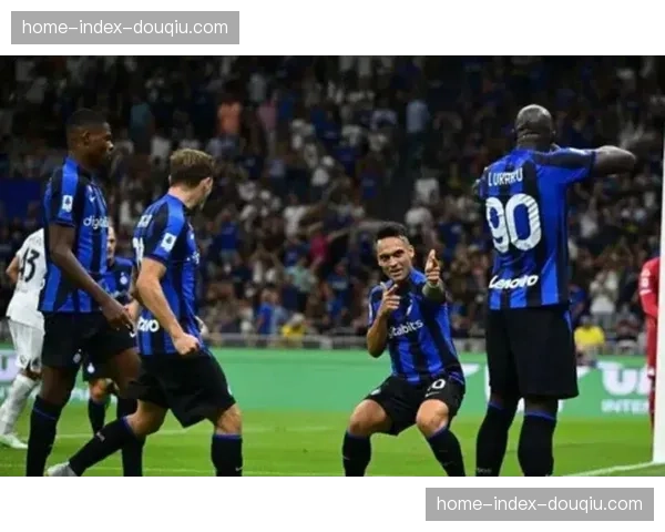 “关键战前瞻：国际米兰主场迎战AC米兰，积分榜前二直接对话”