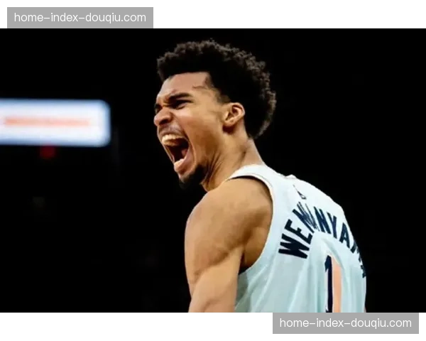 官方：文班亚马因脚踝扭伤将缺席至少两周常规赛