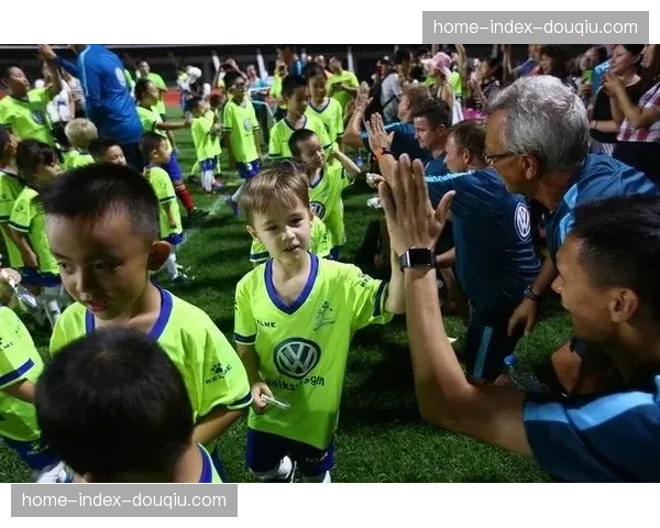 文化教育:德甲“校园足球”数字平台上线,为学校提供标准化训练课程视频 文化教育:德甲“校园足球”数字平台上线,为学校提供标准化训练课程视频